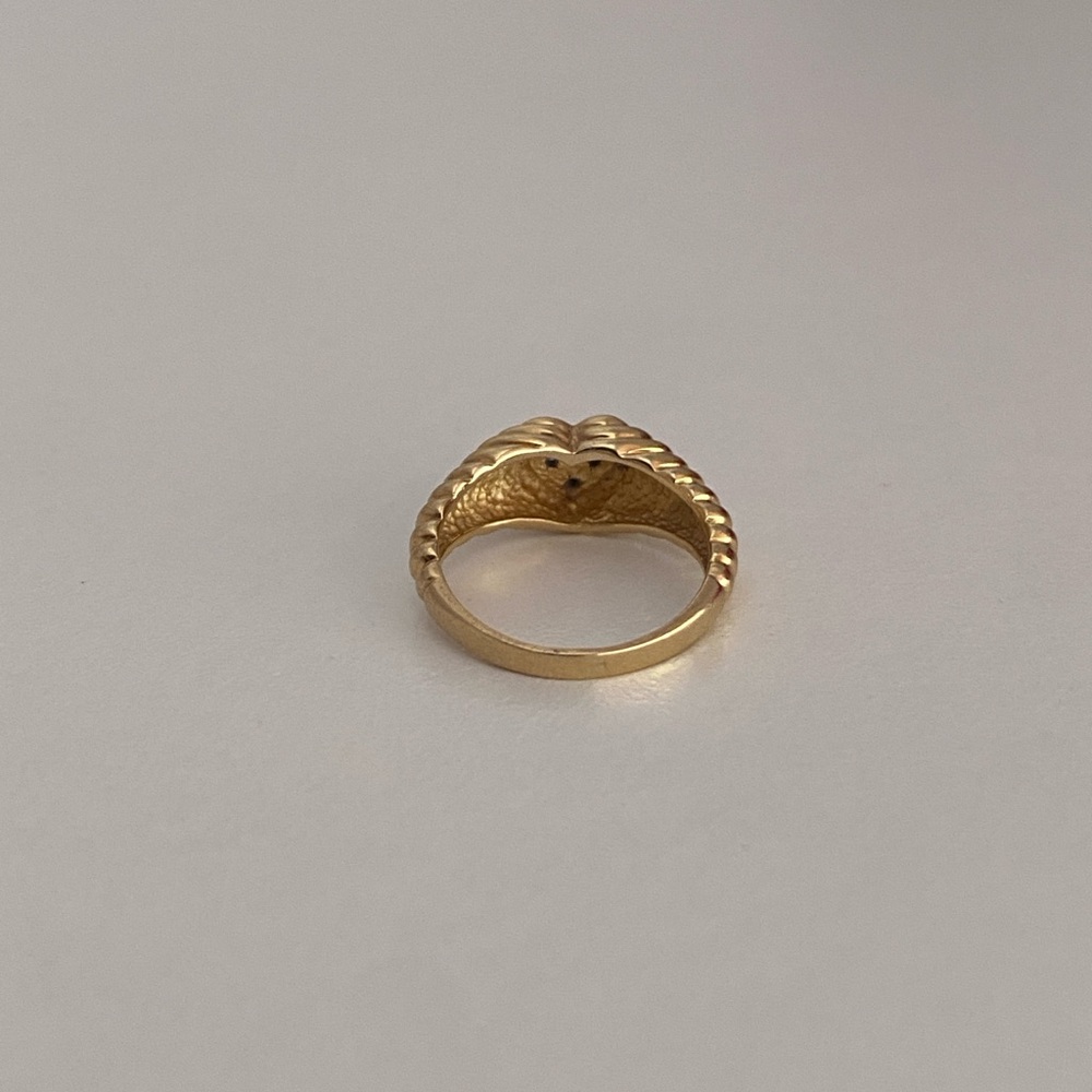 Vintage 14K Yellow Gold Heart Ring w/ Trio of Diamonds set in White Gold - Picture 4 of 9